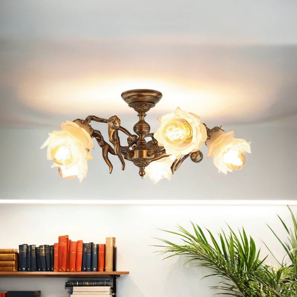 Deckenleuchte mit Rosenlampenschirmen und Engelmotiven im Vintage-Stil