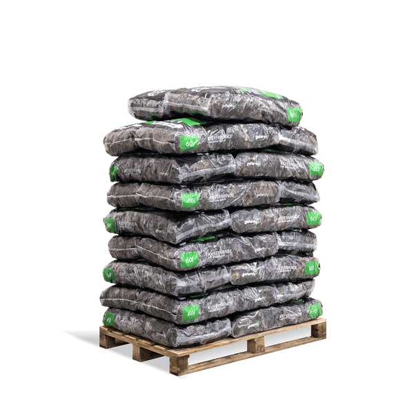 Palette mit Säcken Gardeno Kiefernrinde, 60 Liter pro Sack, gestapelt auf einer Holzpalette für den Garten.