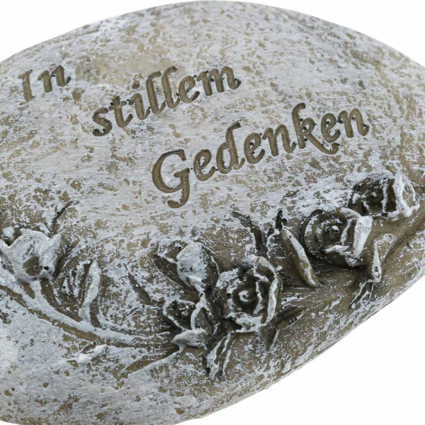 Grabstein mit der Inschrift 'In stillem Gedenken' und Rosenverzierungen