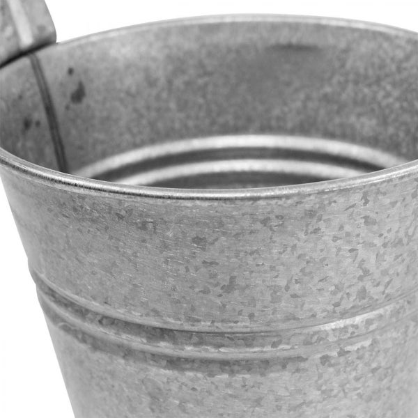 Detailansicht eines Zinkeimers