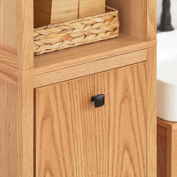 Detailaufnahme eines Badezimmerschranks mit Schublade, Ablage und Korb.