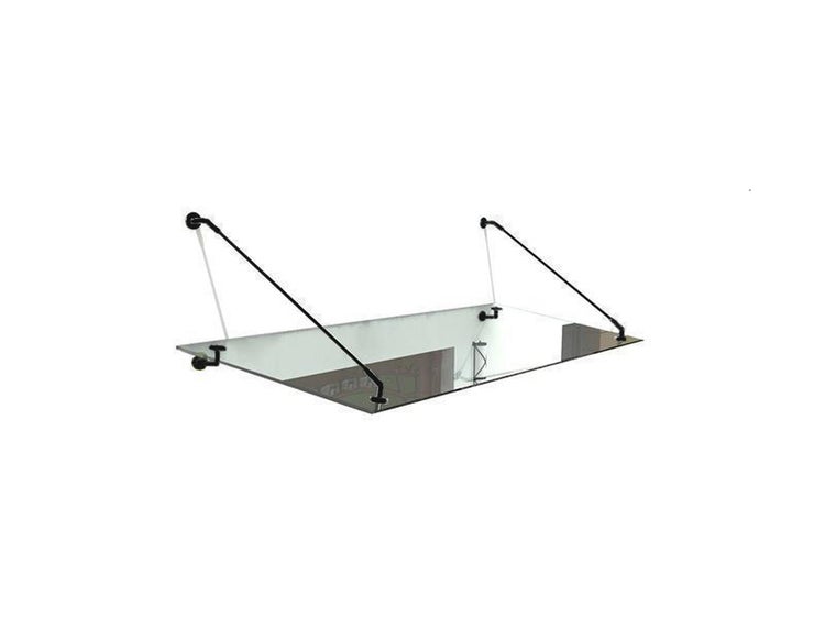 Haustürvordach aus Glas mit schwarzen Edelstahl-Zugstangen.