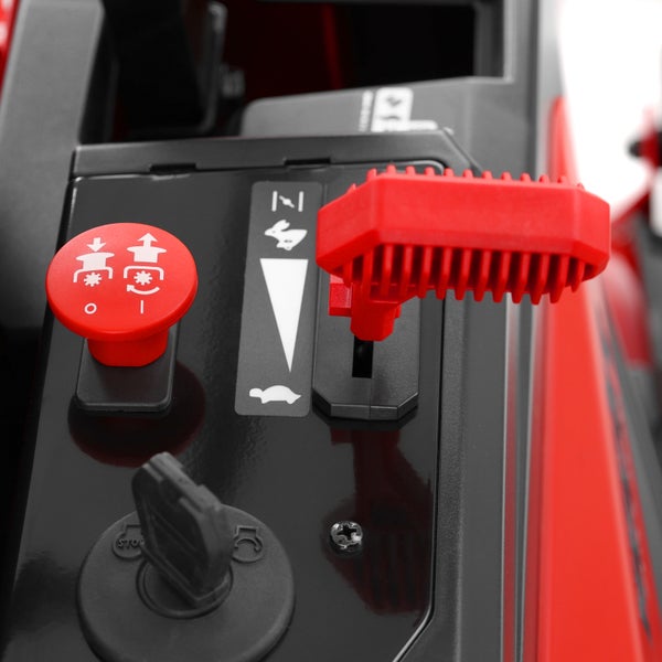 Hecht Nullwendekreismäher in Rot und Schwarz mit schwarzem Sitz und Seitenauswurf auf einer Rasenfläche.