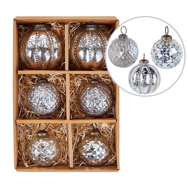 Sechs dekorative Weihnachtskugeln aus Glas in einer Box.