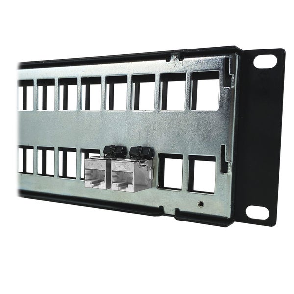 Modulares Patchpanel aus Metall mit zwei installierten Cat 6A Keystone-Modulen.
