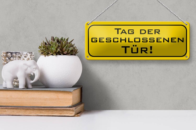 Blechschild Spruch 27x10cm Tag der geschlossenen Tür Dekoration