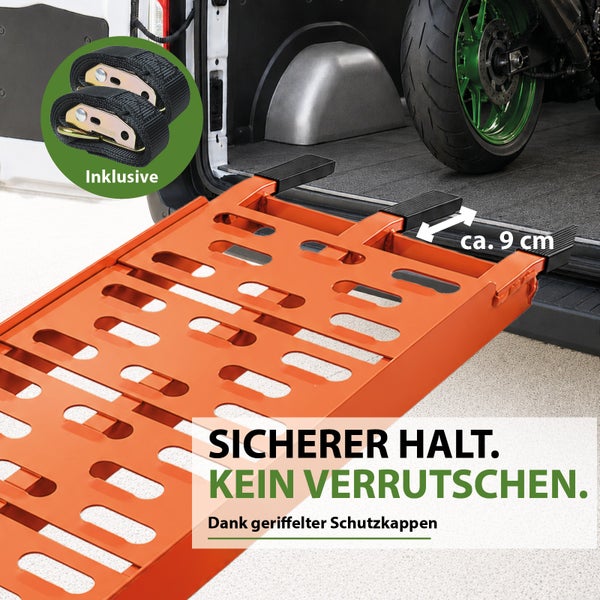 Auffahrrampe aus Stahl in Orange mit geriffelten Schutzkappen, zirka 9 Zentimeter, inklusive Zurrgurten zum sicheren Laden von Motorrädern.