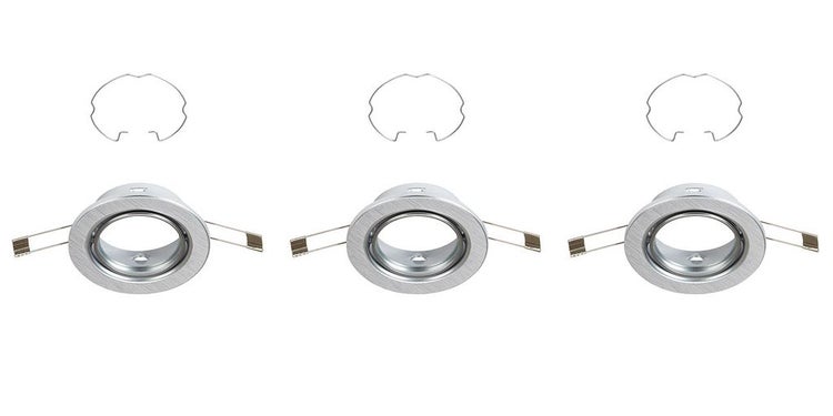 Dreier-Set Einbaustrahler aus gebürstetem Metall mit Befestigungsfedern und Sprengringen.