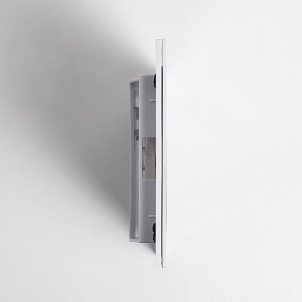 Seitenansicht eines Unterputz-Verteilerschranks