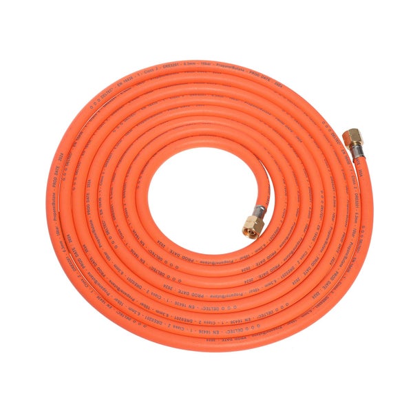 Oranger Gasschlauch für Propan und Butan, 6,3 Millimeter, 10 bar, EN 16436, mit Messinganschlüssen.