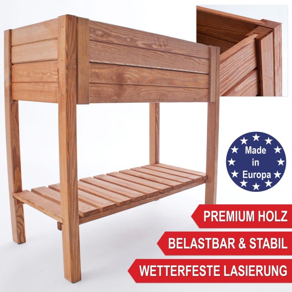 Person beim Einpflanzen von Kräutern in ein Hochbeet aus Holz mit 80 Zentimeter Arbeitshöhe.