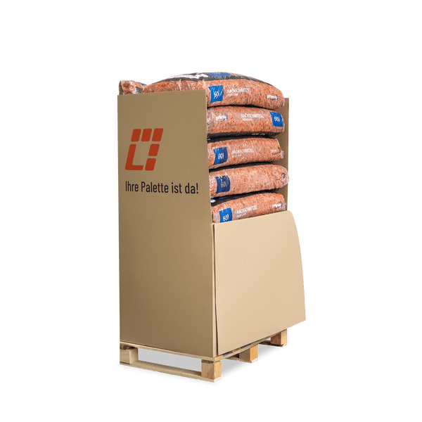 Palette mit Säcken mit Holzhackschnitzeln