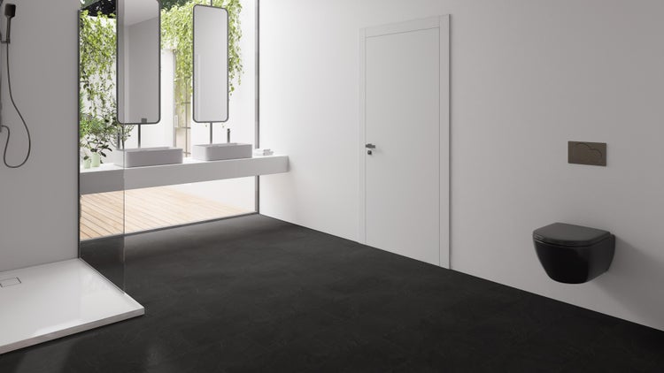 Modernes Badezimmer mit Dusche, Waschtischen, Spiegeln, Hänge-WC und dunklen Bodenfliesen