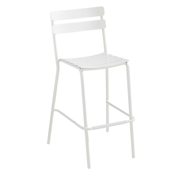 Barstuhl aus Metall mit Lamellensitz und Rückenlehne in Weiß.