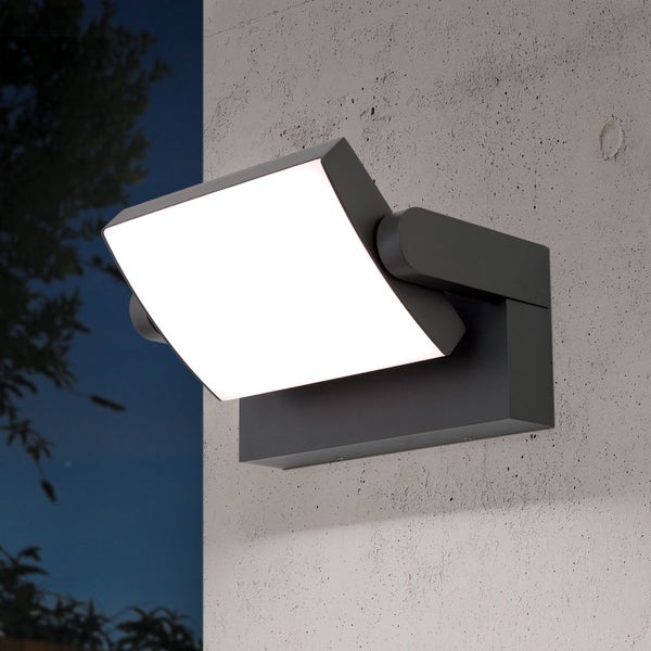 Moderne quadratische LED-Außenwandleuchte mit verstellbarem Kopf, montiert an einer strukturierten Wand.