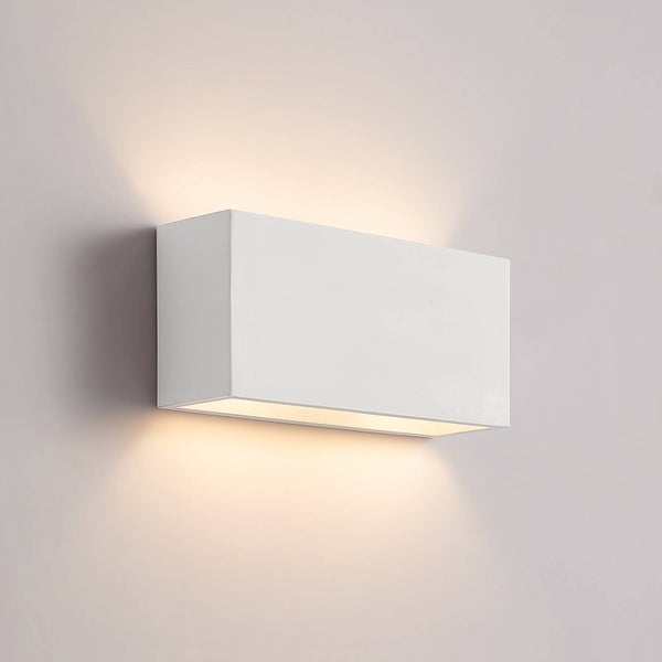 Weiße rechteckige Wandleuchte mit Lichtaustritt nach oben und unten.