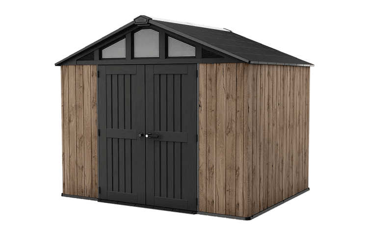 Gerätehaus aus Kunststoff in Holzoptik mit Satteldach, Doppeltür und Giebelfenstern.