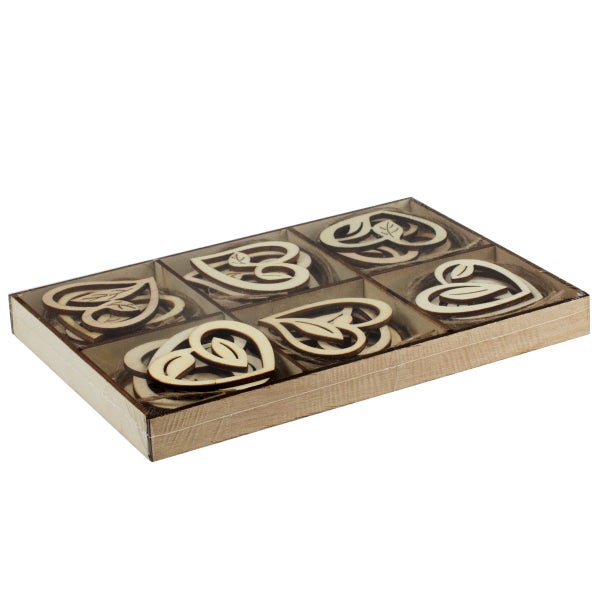 Holzherzen mit Blätterdesign in einer Holzbox