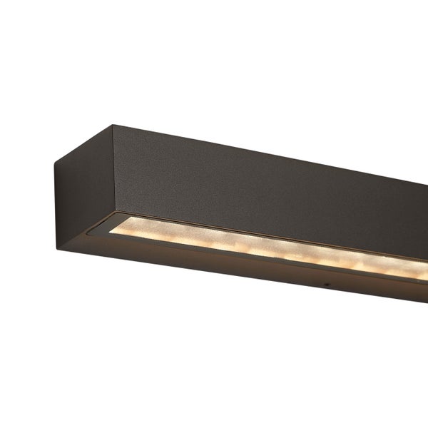 Rechteckige LED-Wandleuchte aus Metall in Anthrazit mit warmweißem Lichtaustritt nach unten.