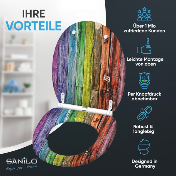 Sanilo Toilettensitz mit buntem Holzplanken-Design. Vorteile: einfache Montage, abnehmbar per Knopfdruck, robust, Designed in Germany. Sanilo Logo.