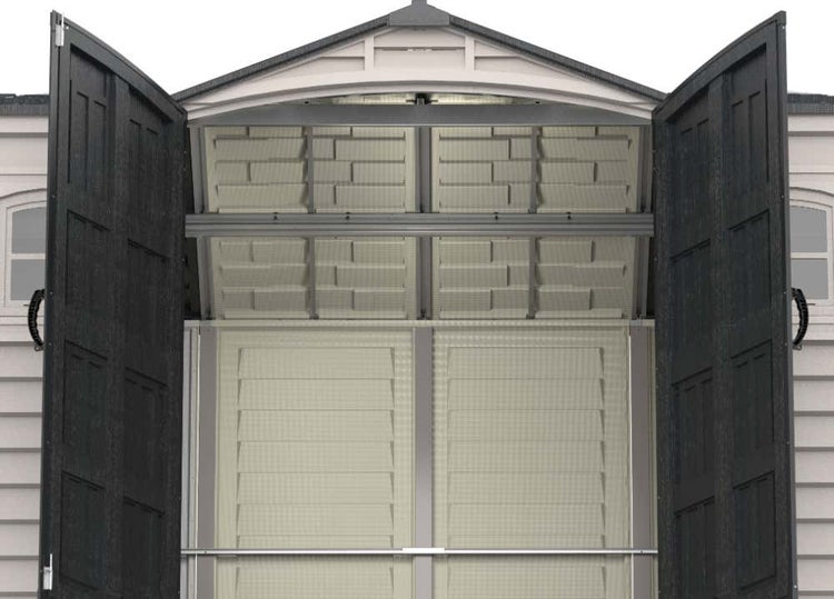 Innenansicht eines Gartenhauses aus Kunststoff mit geöffneten Doppeltüren und Metallverstärkungen im Dach für hohe Stabilität.