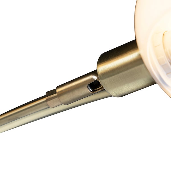 Detailaufnahme einer Duschstange aus Metall