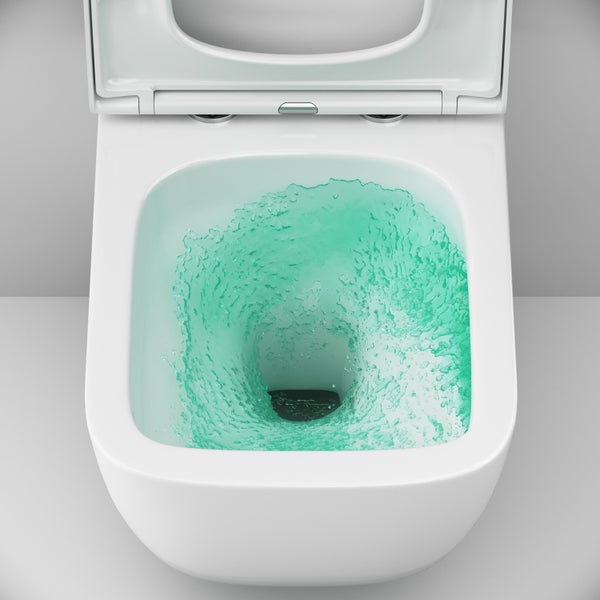 Blick von oben in ein weißes Keramik-WC mit einer wirbelnden Wasserspülung.