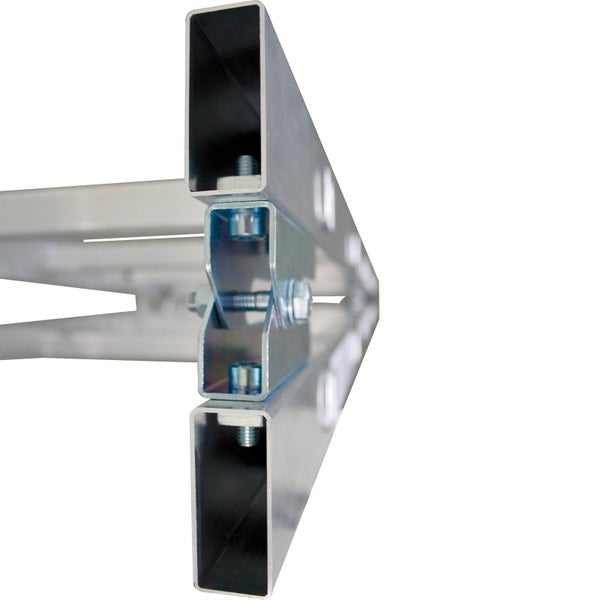 Detailansicht von Metallprofilen, die mit Schrauben verbunden sind