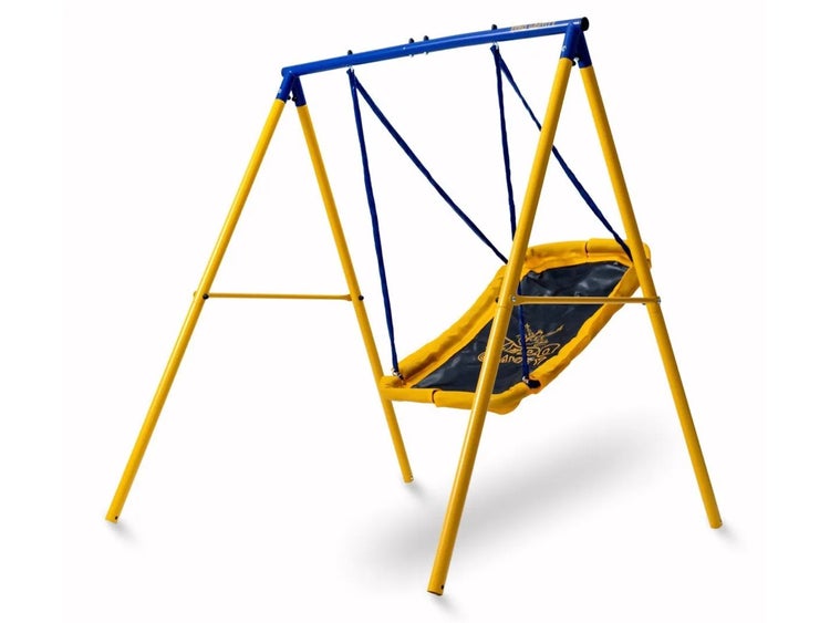 Kinderschaukel mit gelbem Rahmen und blauem Querbalken.