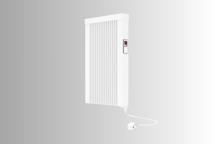 Elektrischer Flachheizkörper zur Wandmontage mit digitaler Temperaturanzeige und Netzkabel mit Stecker.