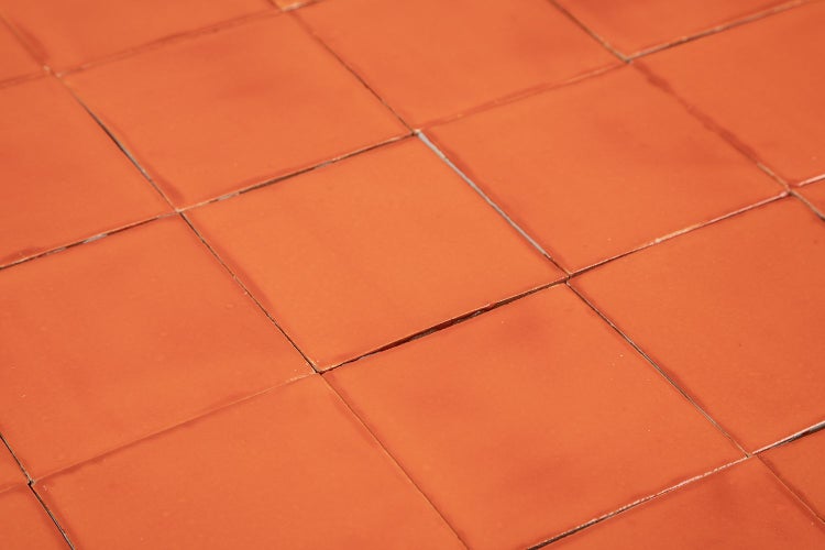 Anordnung von Keramikfliesen