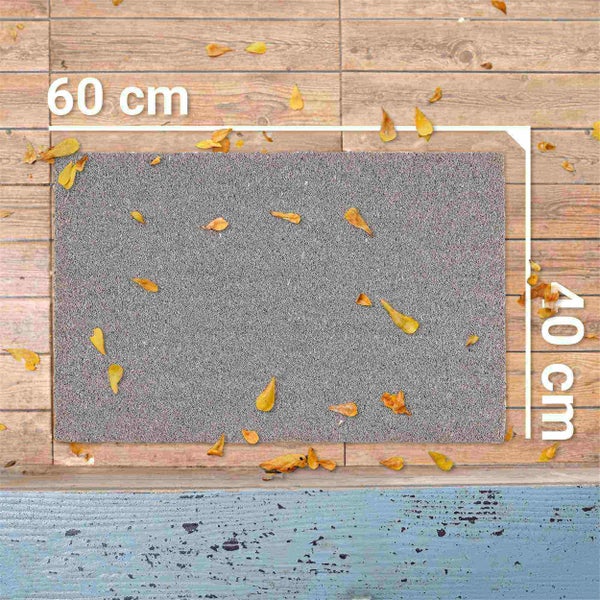 Graue Fußmatte mit den Maßen 60 mal 40 Zentimeter