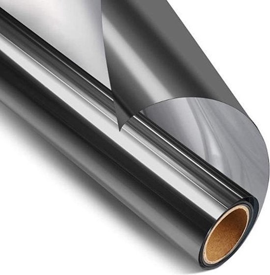 Wohnzimmer mit Fensterfolie, die vor UV-Strahlen schützt und das Ausbleichen von Möbeln verhindert