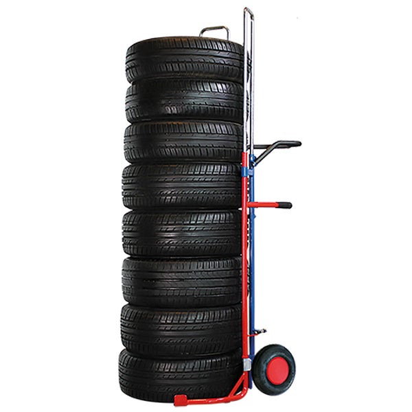 Reifenkarre mit gestapelten Reifen