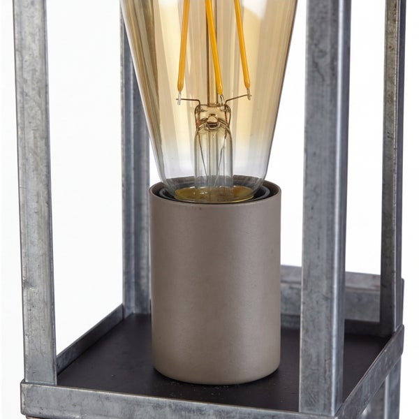 Nahaufnahme einer Aussenwandleuchte mit LED Filament Leuchtmittel in einer Fassung und verzinktem Stahlrahmen.