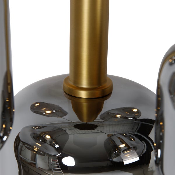 Detailansicht einer Pendelleuchte mit Metallelementen und Glasschirm