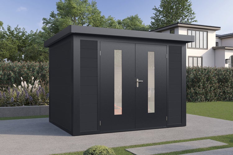 Modernes Gartenhaus aus Metall mit Pultdach und Doppeltüren mit Glaseinsätzen, auf einer befestigten Fläche im Garten platziert.