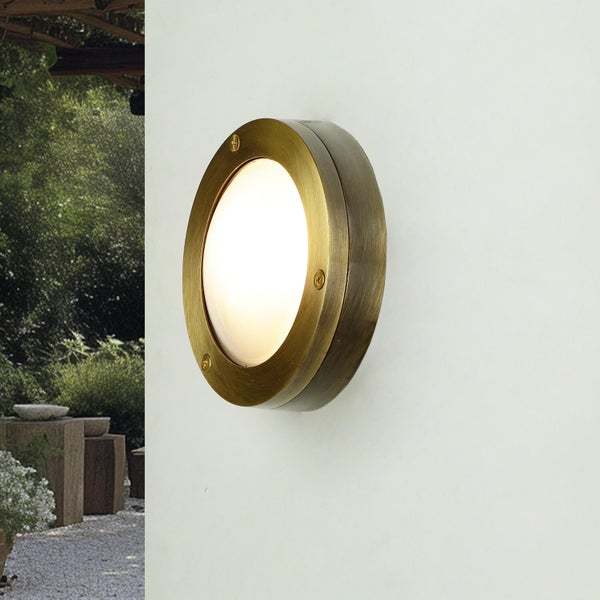 Runde Wandleuchte aus Metall für den Außenbereich