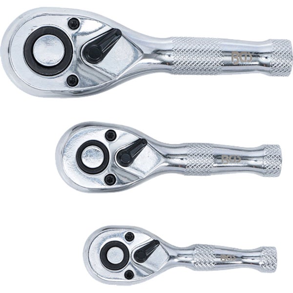 Drei Knarrenschlüssel unterschiedlicher Größen