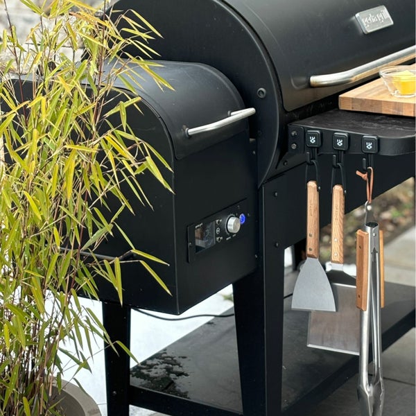 Grillzange aus Edelstahl mit Holzgriff