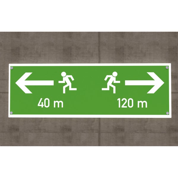 Drei graue Pflanzgefäße aus Kunststoff, eines davon mit passendem Untersetzer