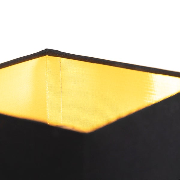 Detailaufnahme eines Lampenschirms mit Textiloberfläche