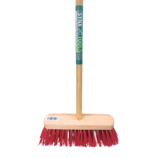 Kehrbesen mit Holzstiel und Borsten