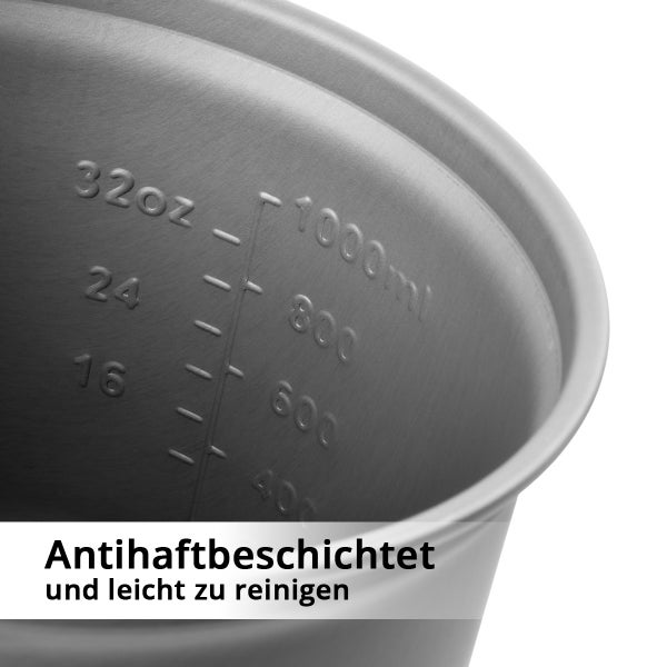 Detailaufnahme eines Messbechers mit Volumenangaben in Milliliter und Unzen