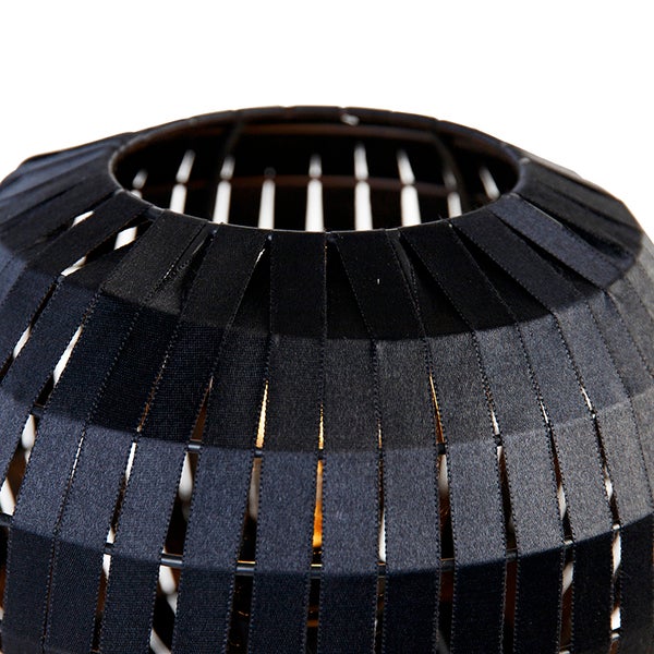 Lampenschirm mit Stoffbändern