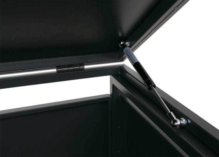 Detailansicht eines geöffneten Geräteschuppens mit Gasdruckfeder