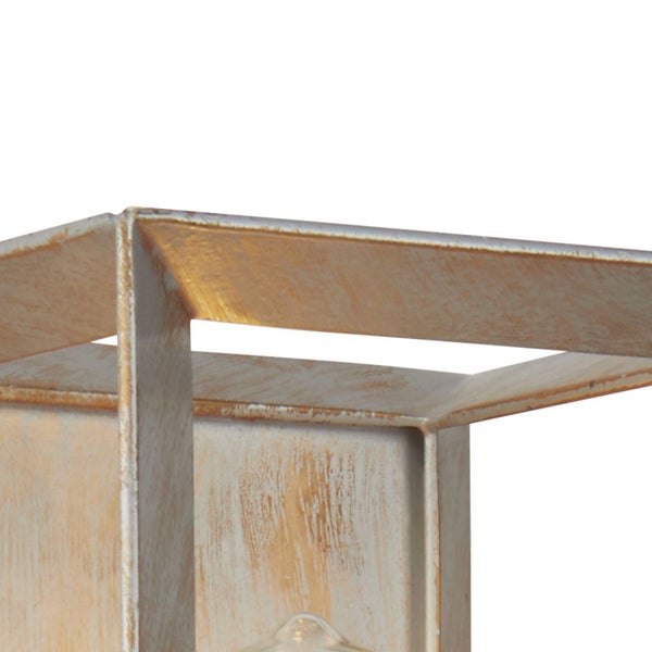 Detailansicht einer Wandleuchte mit Metallrahmen