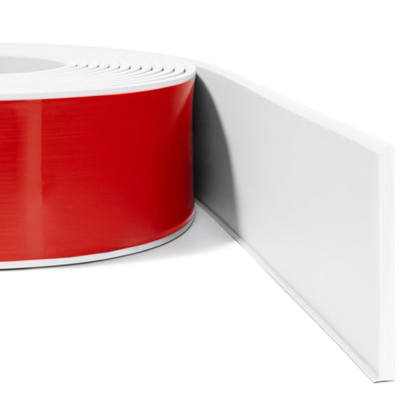 Sockelleiste aus Kunststoff auf Rolle