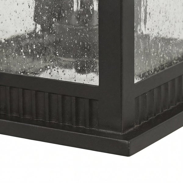 Detailansicht einer Aussenleuchte mit strukturiertem Glas