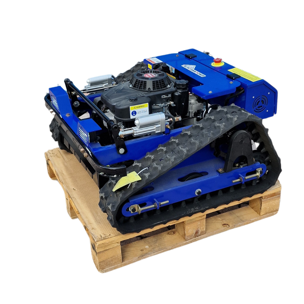 Blauer Raupenmäher auf einer Holzpalette